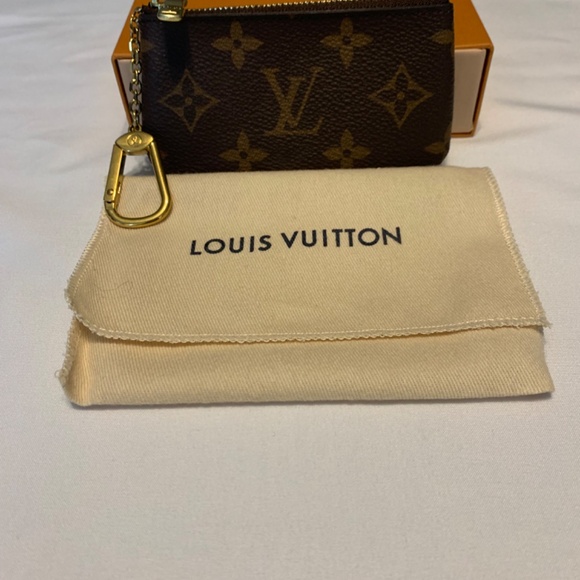 Louis Vuitton 4 Key Holder - Picture 4 of 4